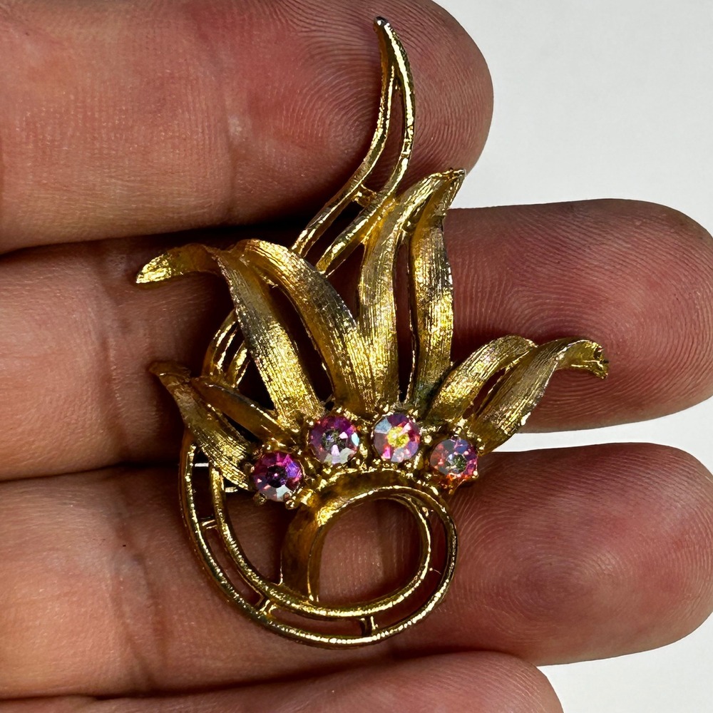 Vintage Gold Tone Floral Spray Brooch Pink Aurora Borealis Rhinestone Pin 2 Inch - Picture 3 of 8